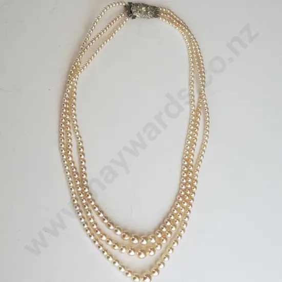 3 strand pearl necklace