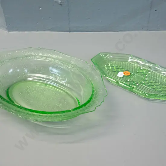 2 pieces of vintage green uranium glass - small dish and a florentine pattern oval bowl that has a few chips L-235 W-170