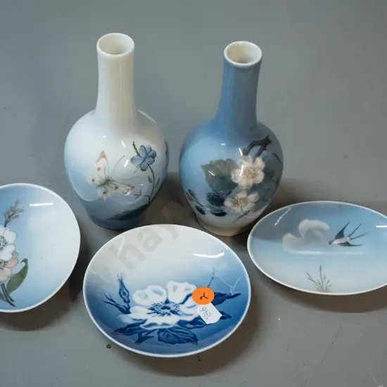 5 pieces Royal Copenhagen china - 3 vases H-150 and 2 pin dishes