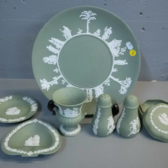 assorted Wedgwood green jasperware including cabinet plate, salt & pepper, lidded trinket, small urn vase etc. Plate is