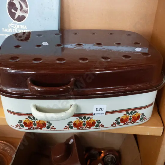 retro enamel roasting pan