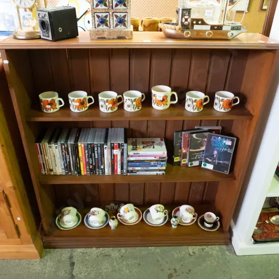 solid rimu bookcase H-1090 W-1050 D-240