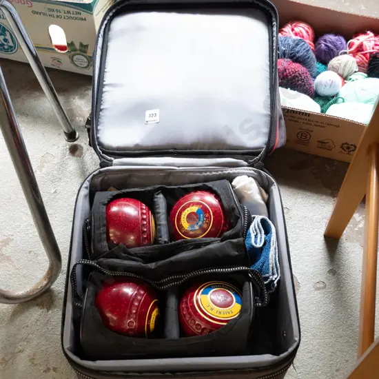 bowls bag w/ 4 bowls and numerous accessories