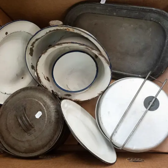 box of vintage enamel bowls, lidded pot, etc.