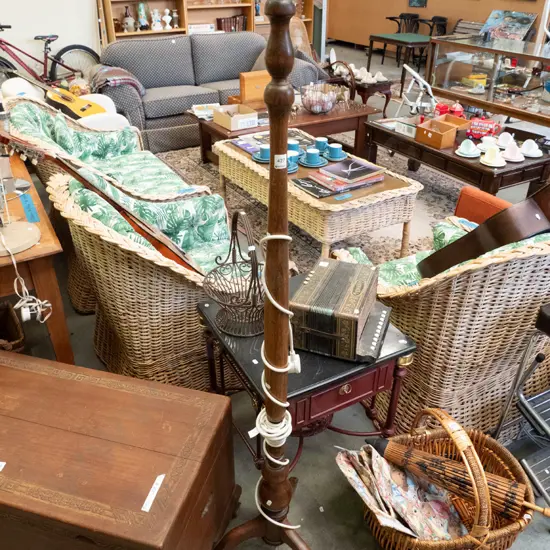 mahogany standard lamp base - varnish needs attention