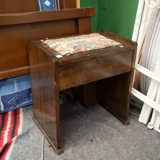 upholstered top piano stool