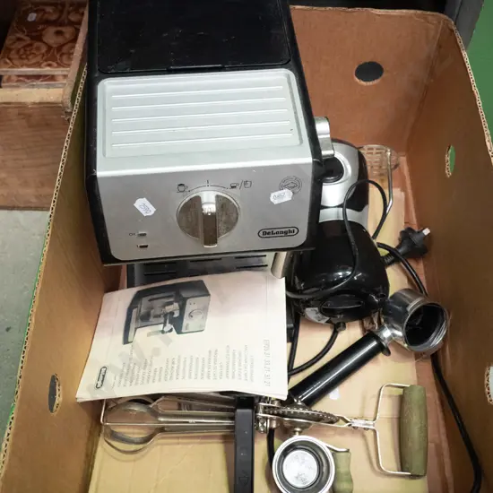 box - Delonghi coffee machine, grinder etc.