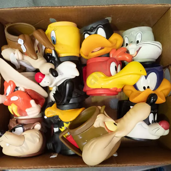 box; Looney Tunes plastic mugs
