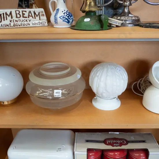 3x light fittings, desk lamp