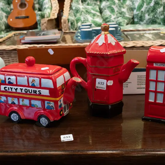 2x novelty teapots, money bank