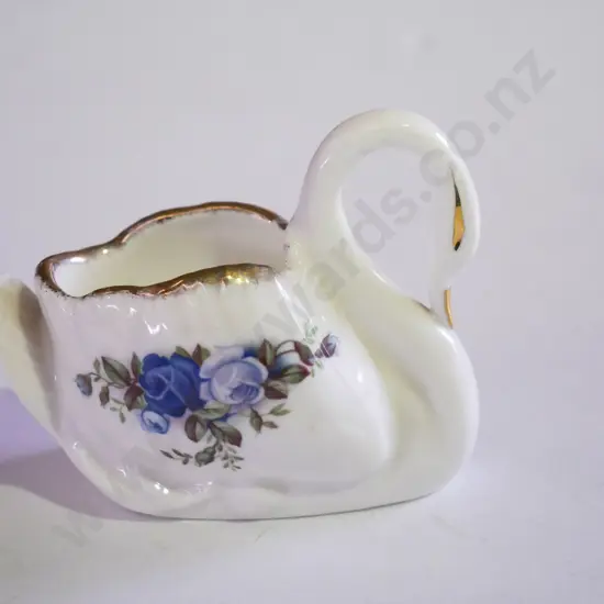 small Royal Albert Moonlight rose swan vase H-70