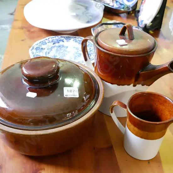 Temuka coffee pot, creamer, lidded casserole