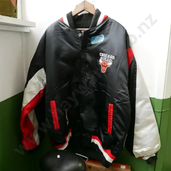 size XL Chicago Bulls jacket