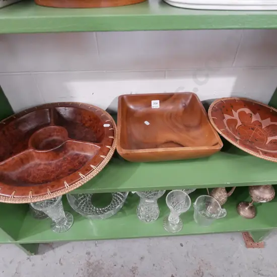 shelf of 3 bowls