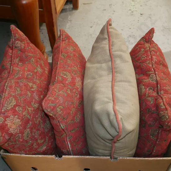 box of 4 cushions