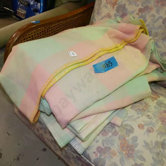 2x checked woollen blankets