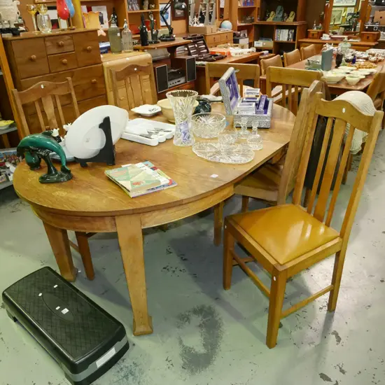 deco oak extending dining table with 6 matching chairs - varnish needs attention Extended H-720 W-1800 D-1110