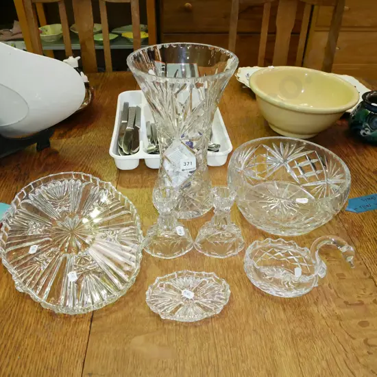 cut crystal vase, bowls, swan etc H-260
