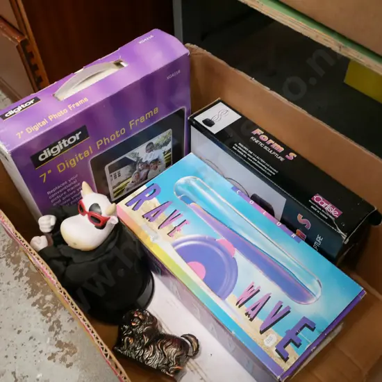 box; Rave Wave, kinetic scuplture, digital photo frame