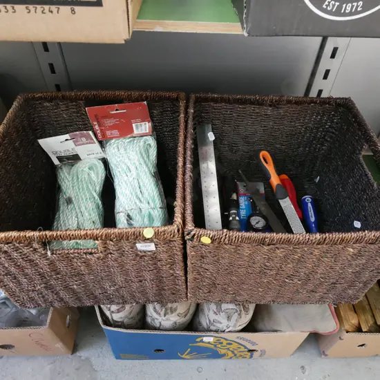 2x seagrass baskets; ropes, wire brushes, screwdriver set - yellow dots