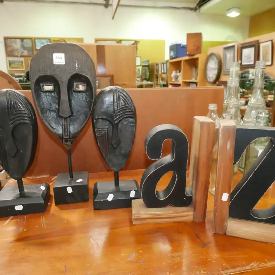A-Z book ends, 3x carved masks on stands