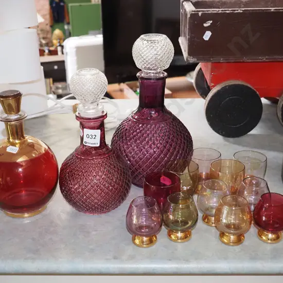 3x stoppered decanters and small coloured glasses