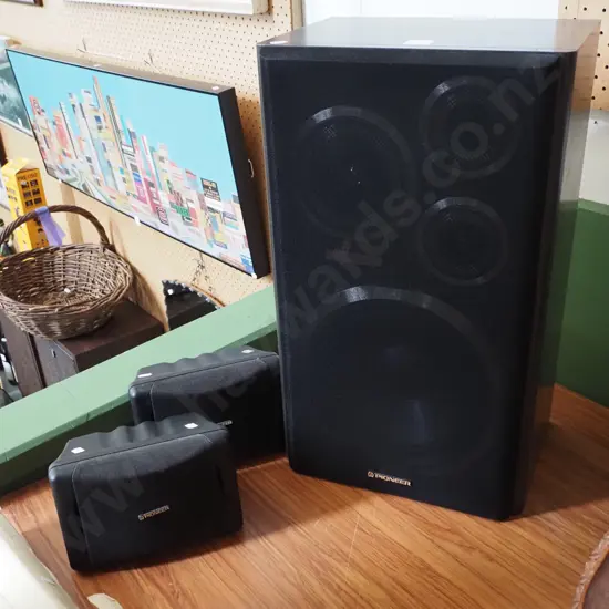 single Pioneer hifi speaker, 2 small surround speakers
