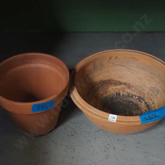 2x terracotta garden planters