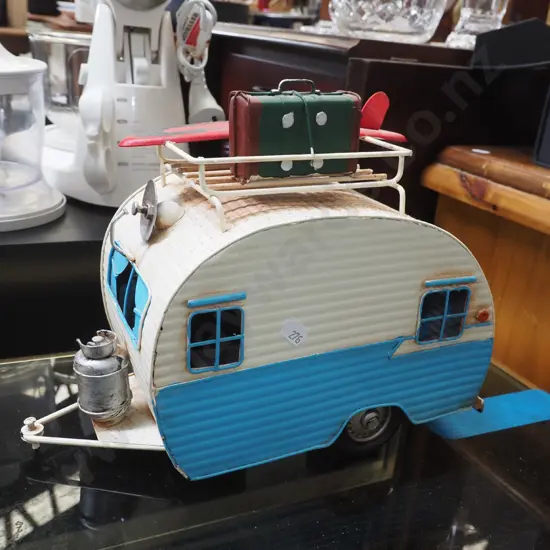 model tin caravan H-210