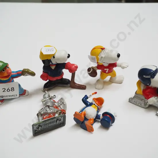 Snoopy and other small figurines