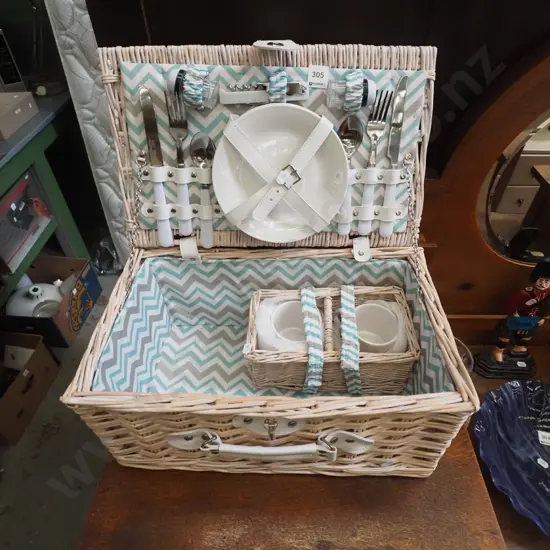 picnic hamper and contents
