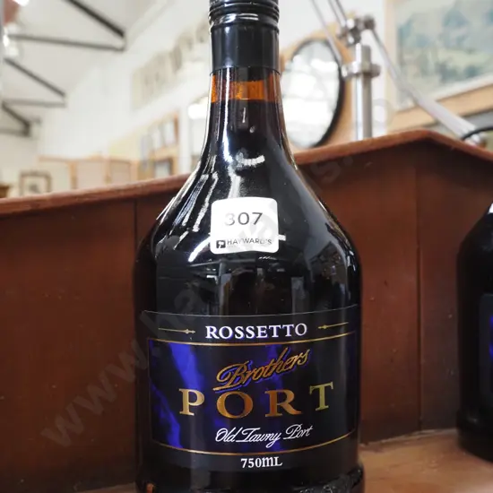 bottle of Rosetto port