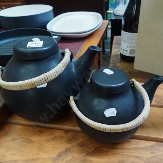 2x ceramic teapots
