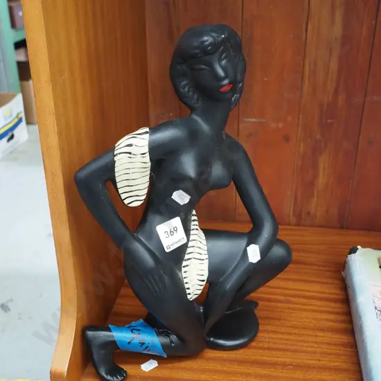 female figurine - repair to 1 leg H-330