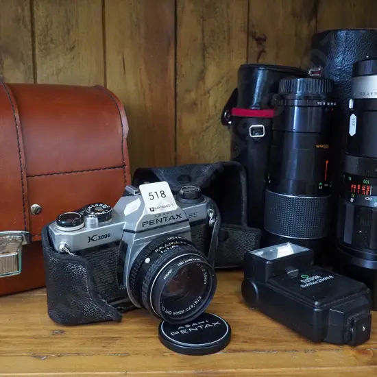 Pentax K-1000 SE 35mm camera with flash, 2 extra lenses and bag