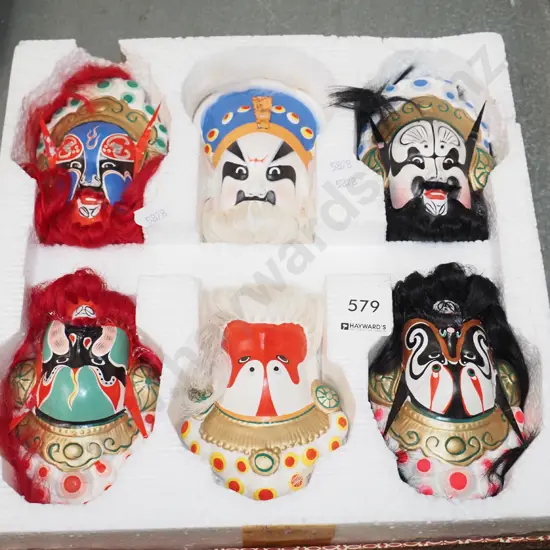 box of small presentation Japanese actors masks