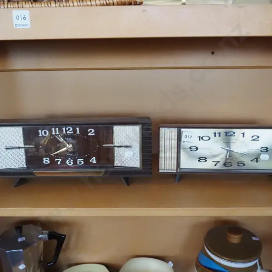 2x retro plastic mantle clocks