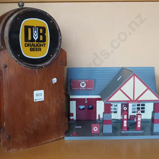 DB Draught beer tap on stand, plastic toy garage