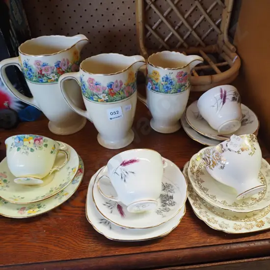 3x milk jugs, 4x trios