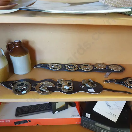 2x brass horses, 2x stoppered stoneware bottles