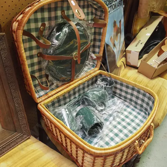 picnic hamper