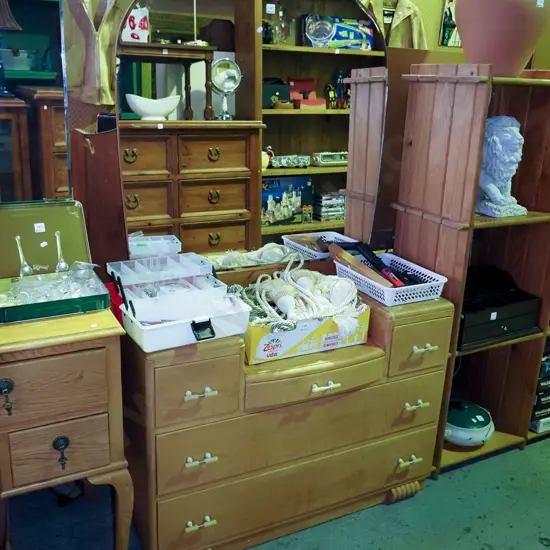 solid oak 5 drawer mirrror back dresser - varnish needs attention, mirror has some silvering H-1660 W-1000 D-430
