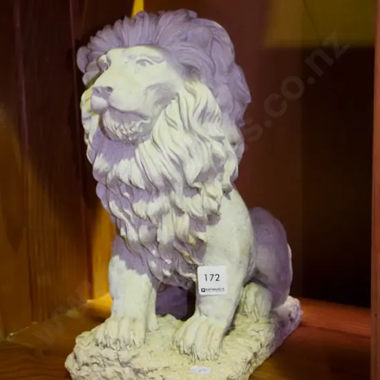 composite lion figurine H-350