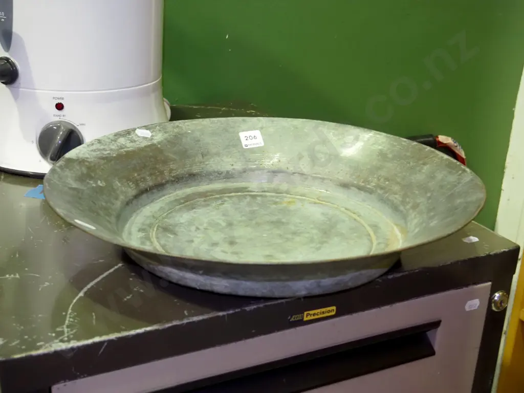 large beaten heavy metal bowl Diam- 400 Image 1++