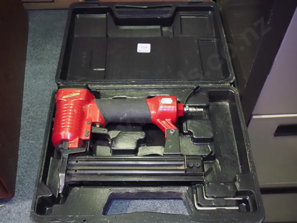 cased Cobra Air Powered braiding gun Image 1++