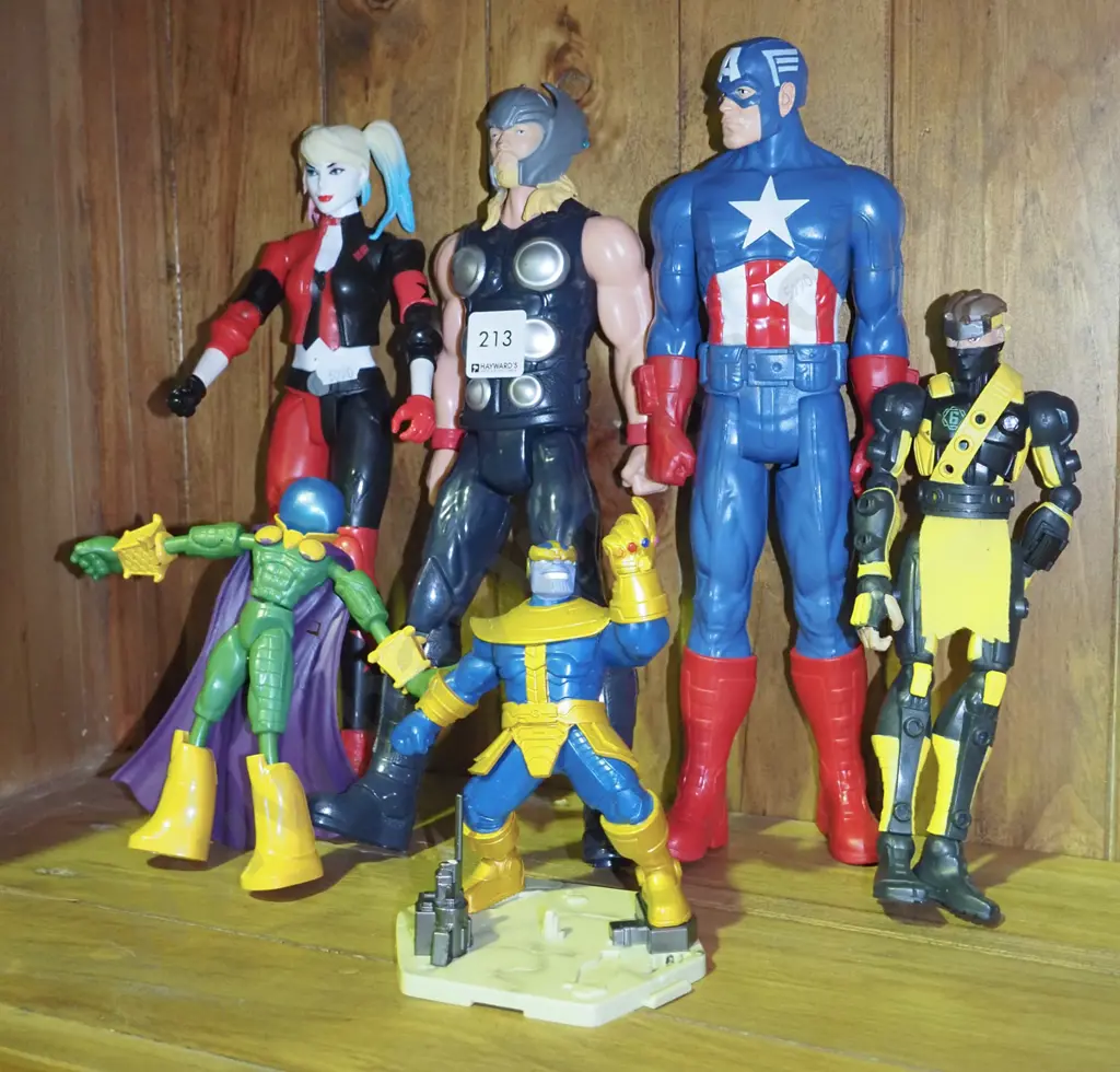 action figurines Image 1++