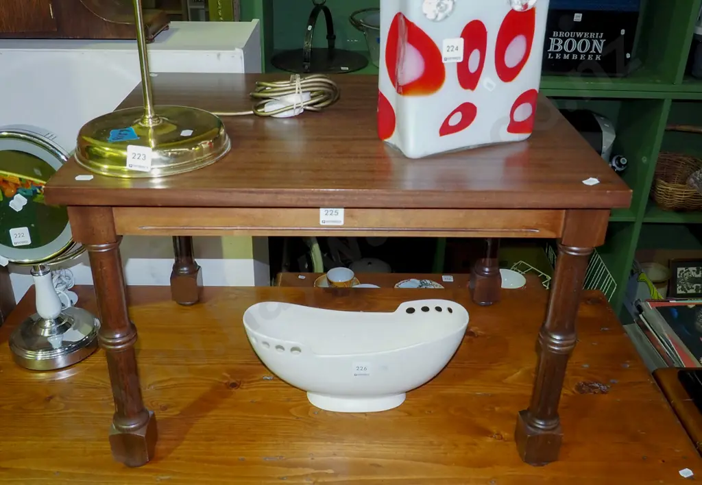 mahogany turned leg end table Image 1++