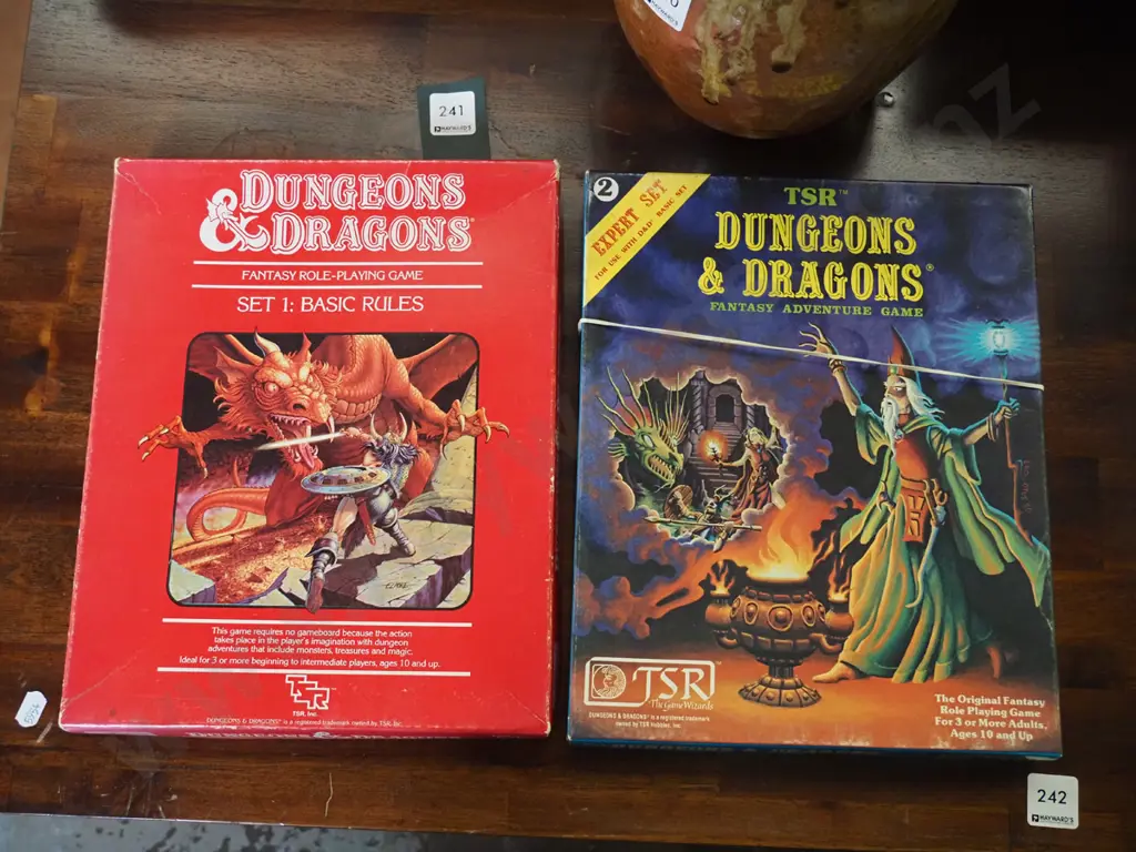 2x original Dungeons and Dragons games - set one - basic rules, expert set - both sets may be incomplete or extra pieces Image 1++