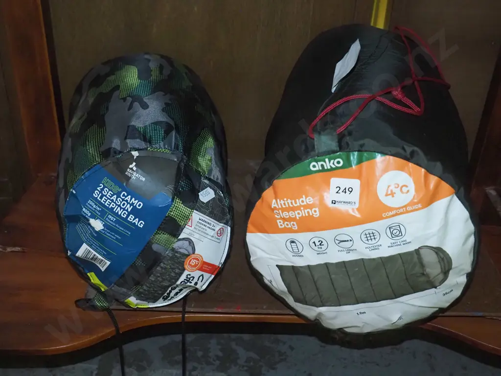 2x sleeping bags Image 1++