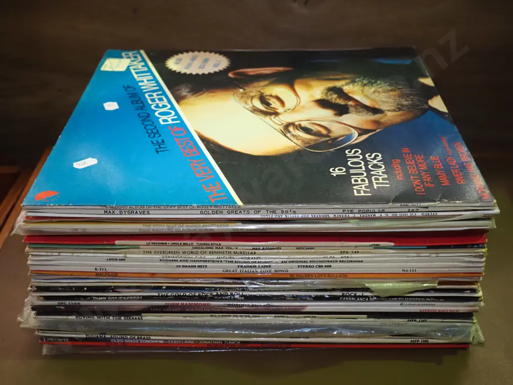 LPs; Roger Whittaker etc Image 1++